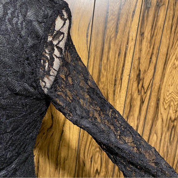 Wrap V Neck Cap Sleeve Elegant Lace Cocktail Dress - Picture 6 of 7